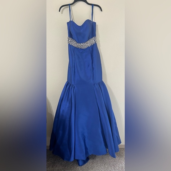 Mac Duggal Cassandra Stone Blue Silver Belteded Gem Design Size 4 Formal Dress - Picture 1 of 10